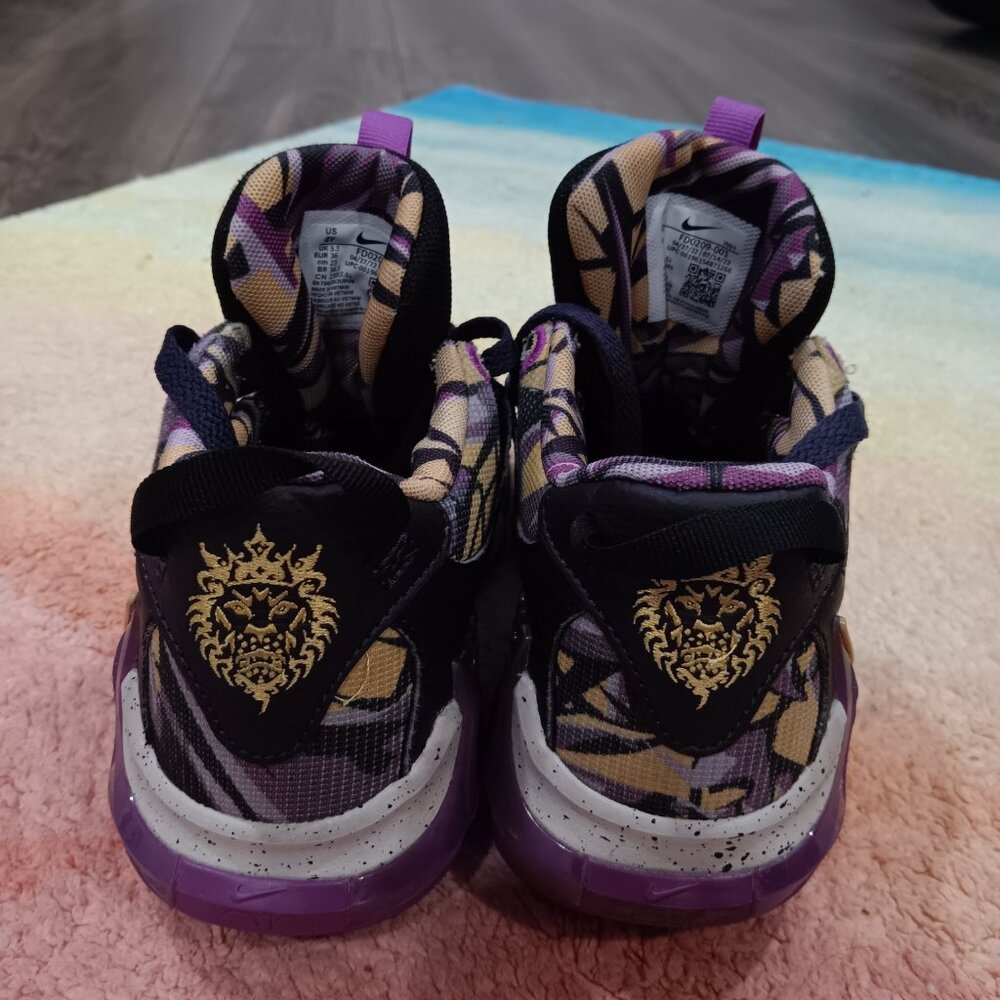 Nike Youth LeBron Witness 7 SE GS Lakers Graffiti sneakers Size 4 - Picture 8 of 8